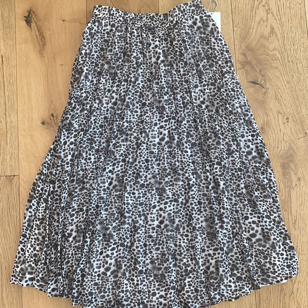 Leopard midi skirt (NWT)
